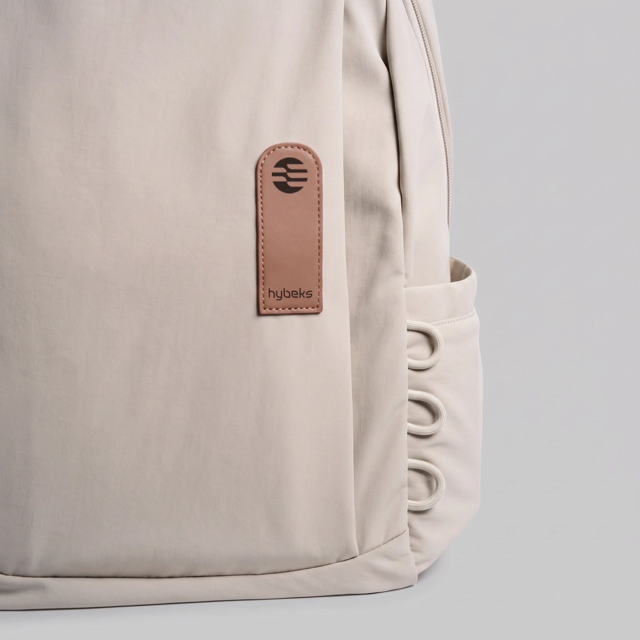 hybeks Drift Backpack in Morning Fog, side profile.