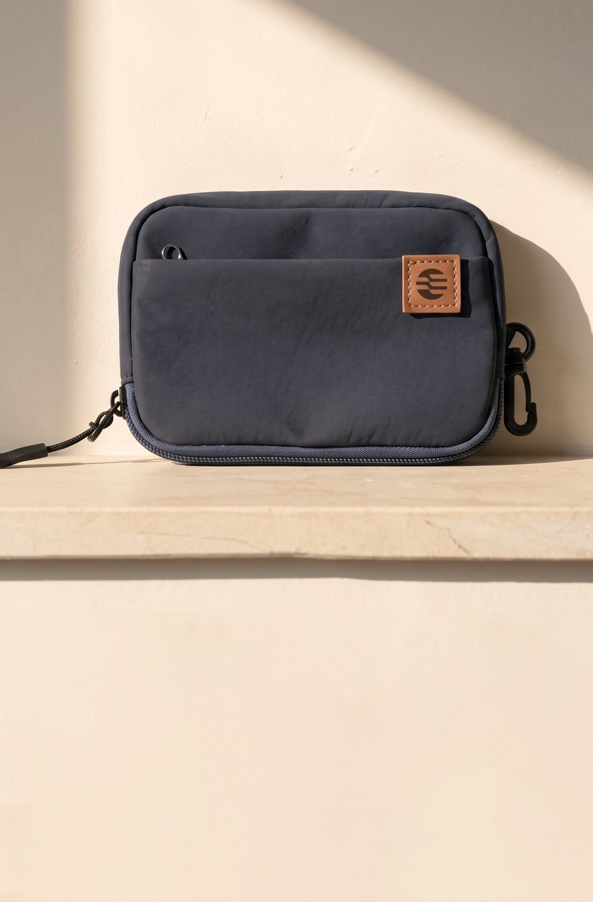 hybeks Drift Kit in Midnight Transit, the 0.25 litre water-repellent nylon cable and card organiser.
