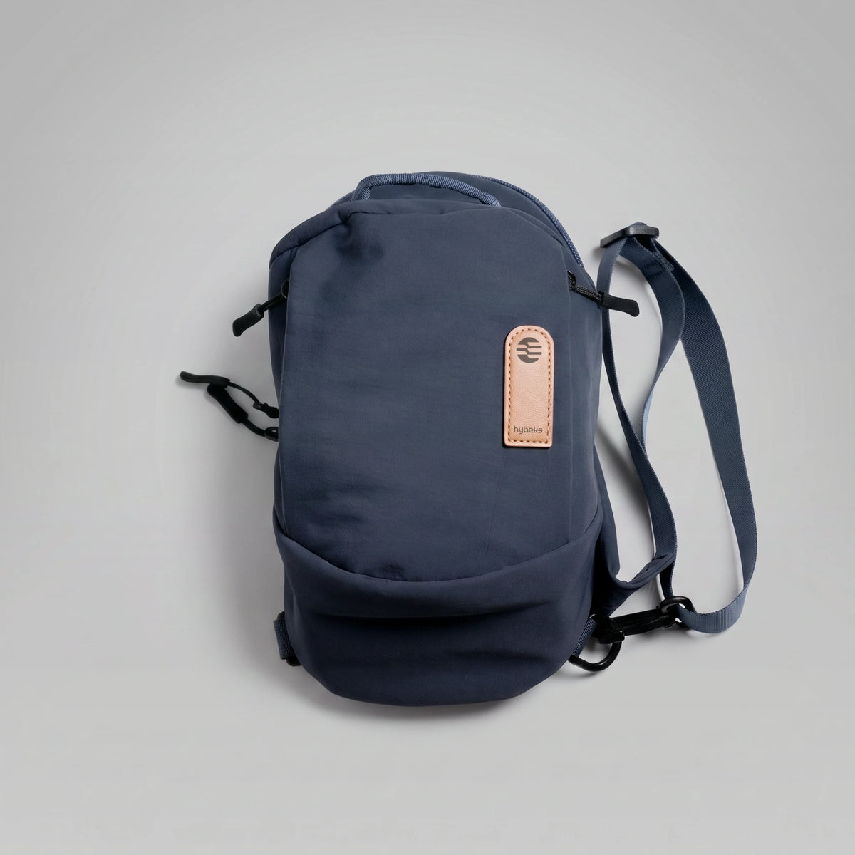 hybeks Drift Sling in Midnight Transit, front view.