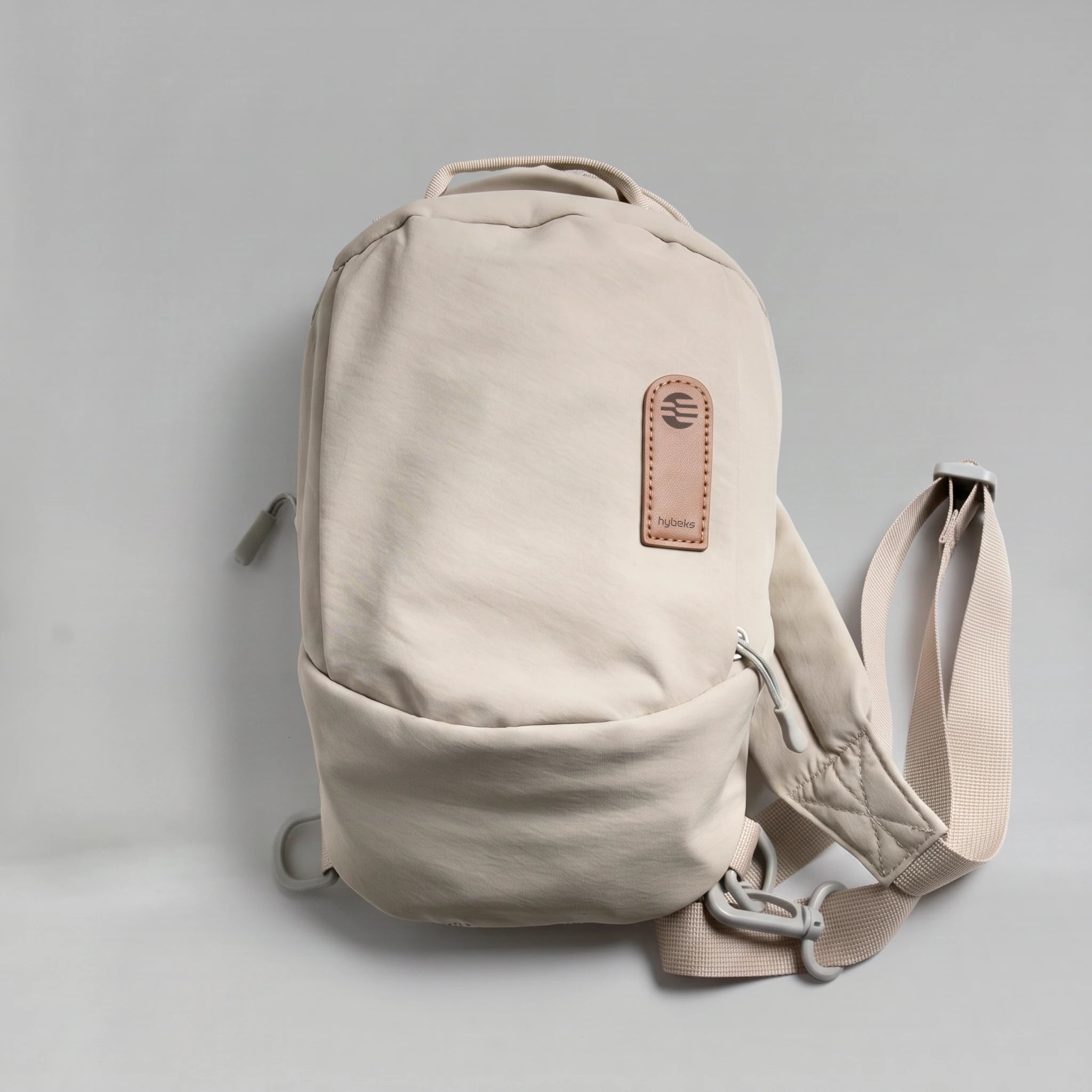 hybeks Drift Sling in Morning Fog, three-quarter view.