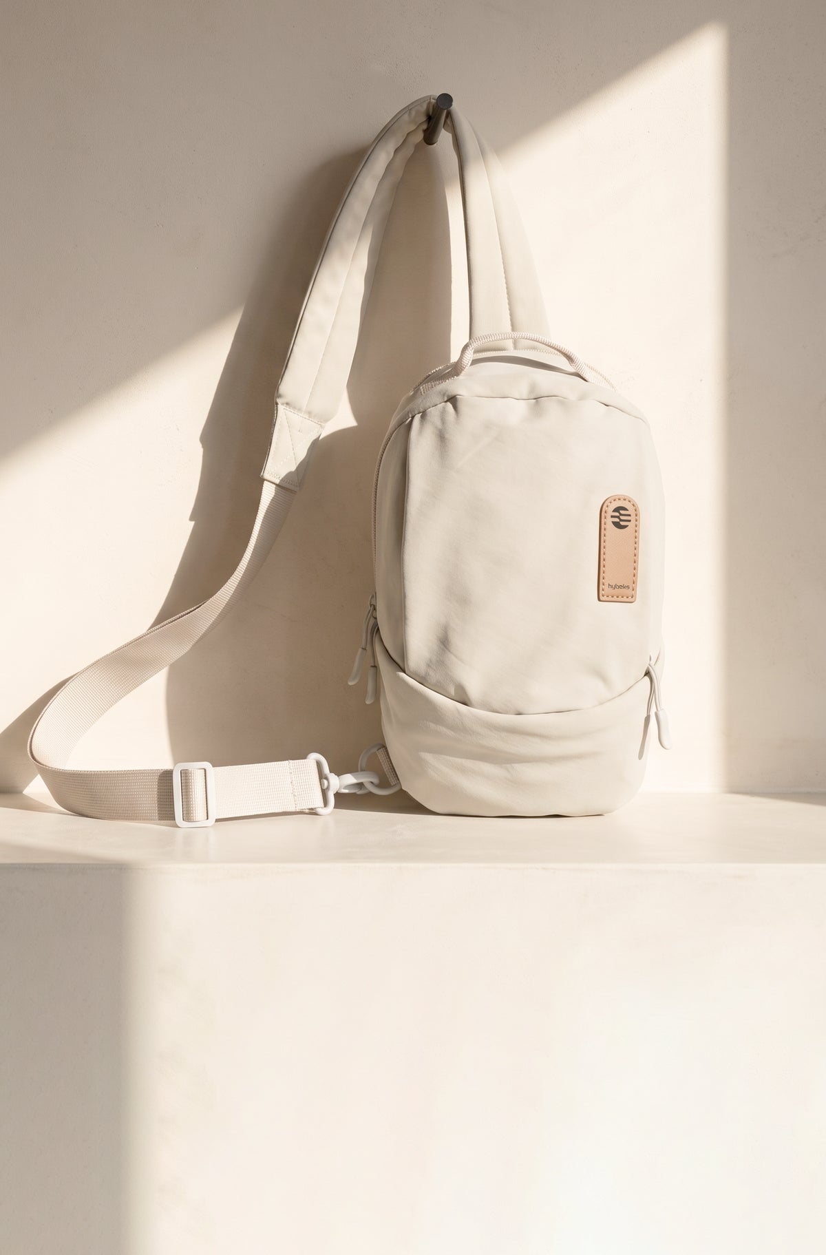 hybeks Drift Sling in Morning Fog, the 3.4 litre water-repellent nylon crossbody sling bag.