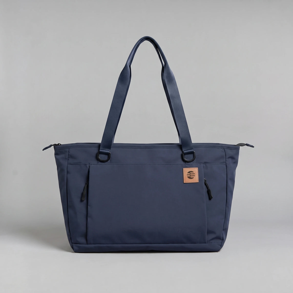 hybeks Drift Tote in Midnight Transit, three-quarter view.