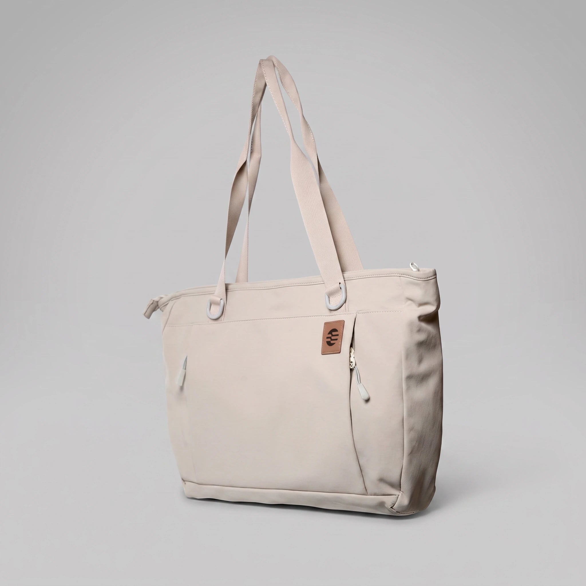 hybeks Drift Tote in Morning Fog, three-quarter view.