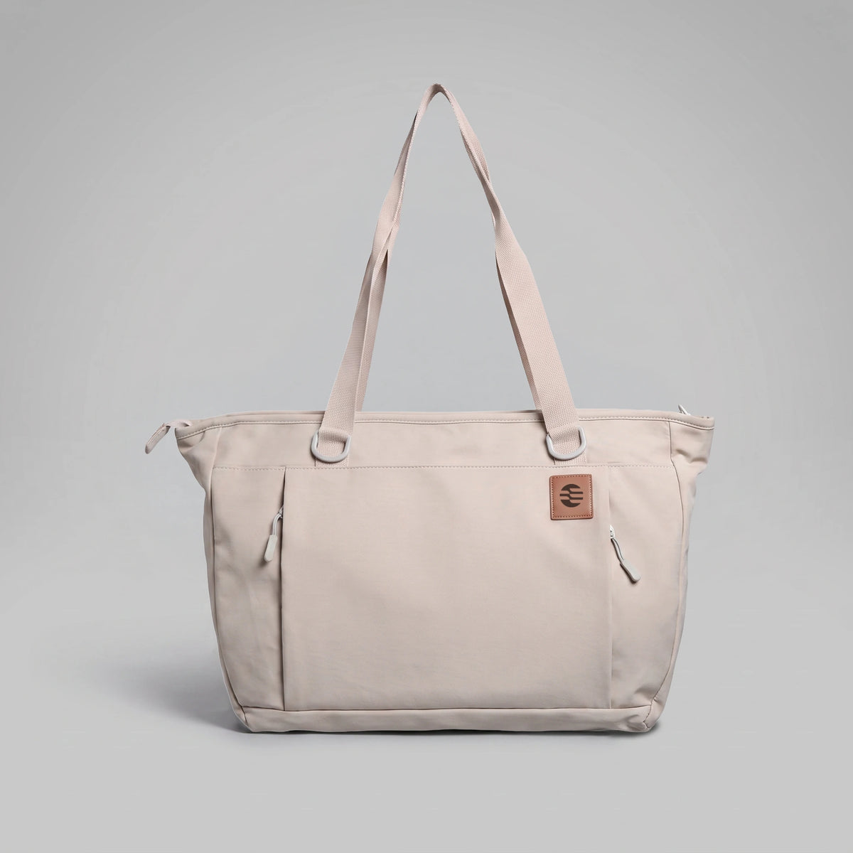 hybeks Drift Tote in Morning Fog, front view from a low angle.