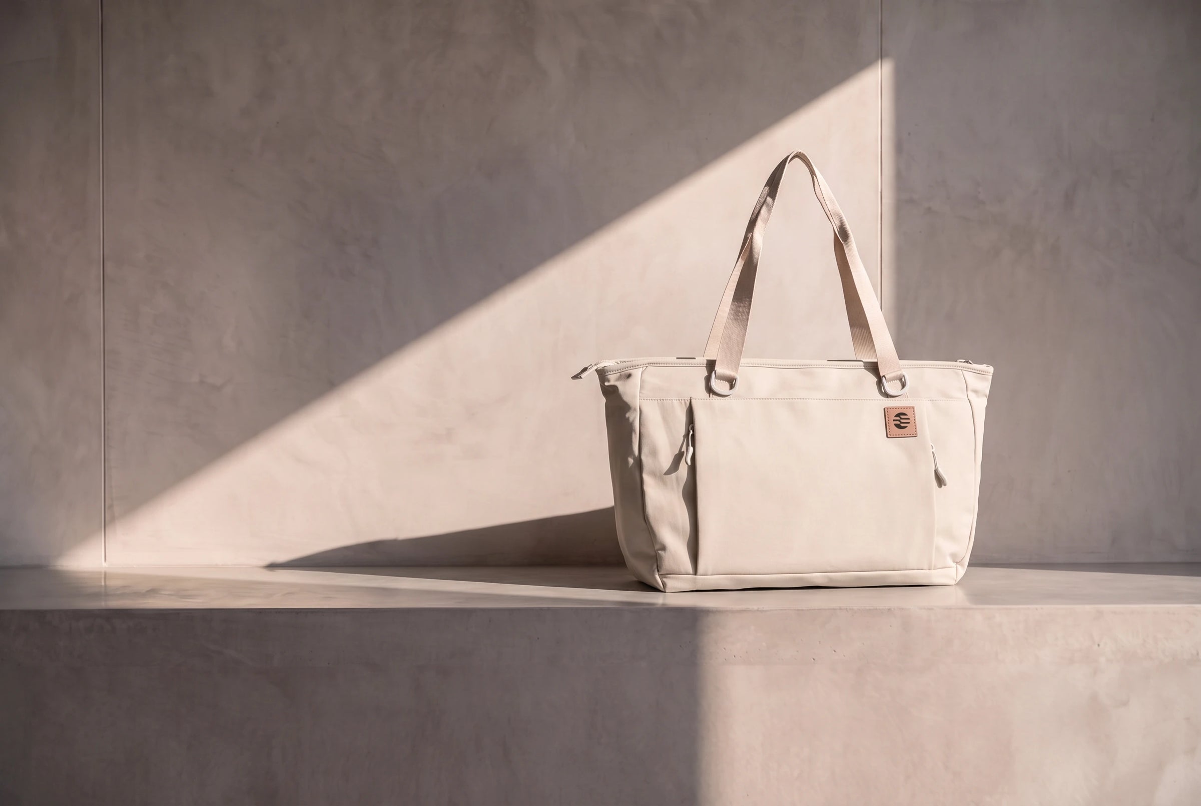 hybeks Drift Tote in Morning Fog, the 8.6 litre water-repellent nylon work tote.