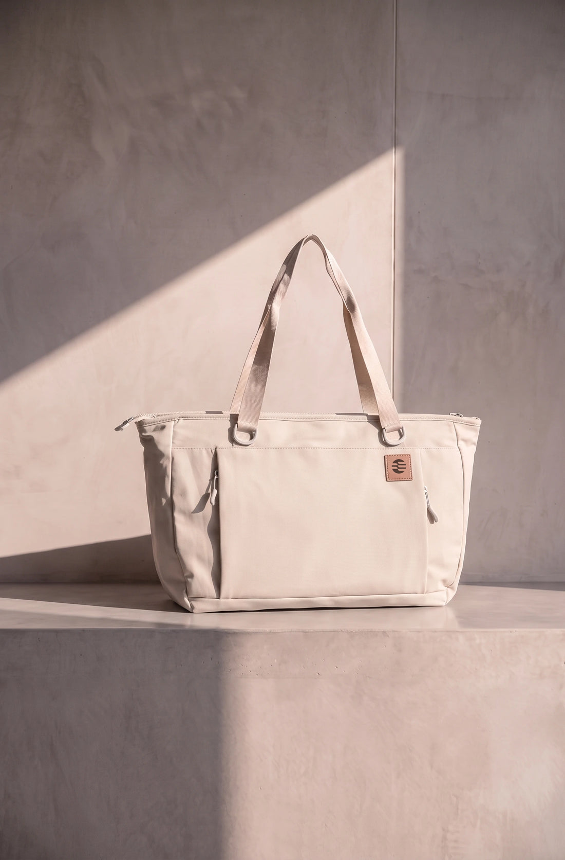 hybeks Drift Tote in Morning Fog, the 8.6 litre water-repellent nylon work tote.
