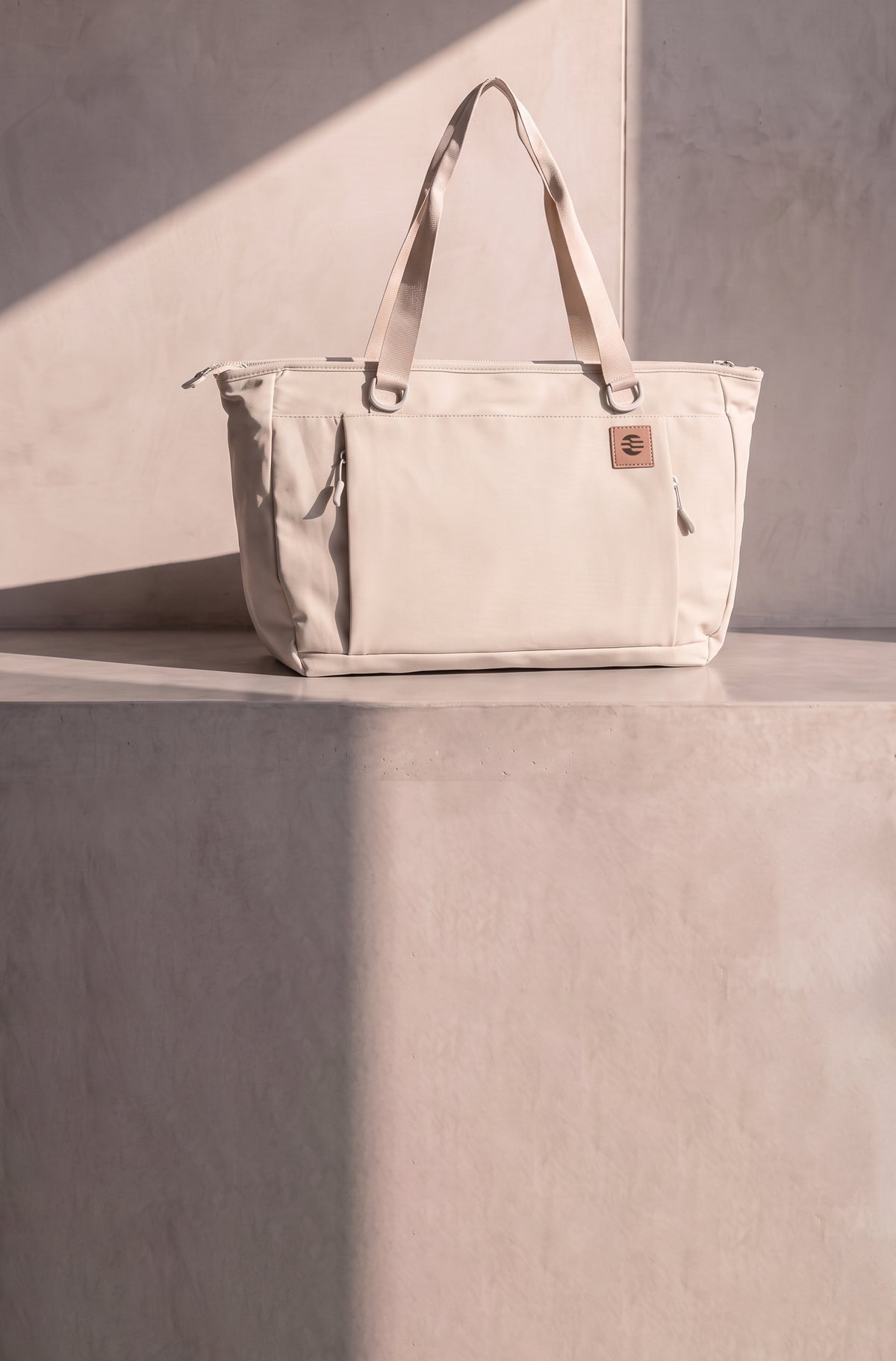 hybeks Drift Tote in Morning Fog, the 8.6 litre water-repellent nylon work tote.